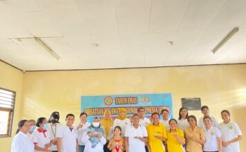 DPK PPNI ALAM KOTA Rayakan HUT Emas PPNI dengan Kegiatan Baksos di SMAN 8 Kupang