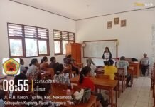 Catatan Sosialisasi BIAS di SDN Tunfeu: Membangun Kepercayaan, Menghapus Keraguan Ns. Uci bersama Tim PKM Oemasi sedang menjelaskan tentang Program BIAS