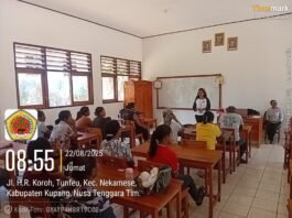 Ns. Uci bersama Tim PKM Oemasi sedang menjelaskan tentang Program BIAS