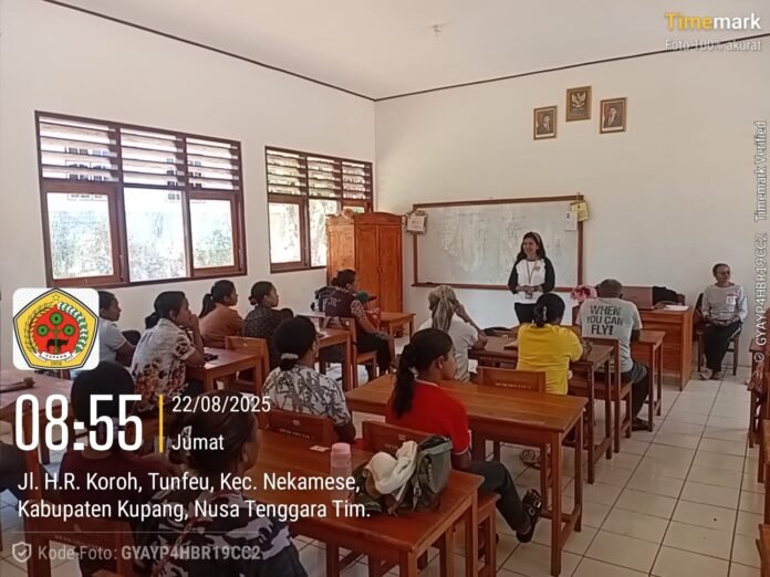 Ns. Uci bersama Tim PKM Oemasi sedang menjelaskan tentang Program BIAS