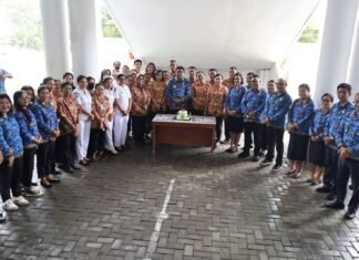 Bupati Umbu Lili Pimpin Apel Kesadaran dan Potong Kue HUT Ke-52 PPNI Sumba Timur