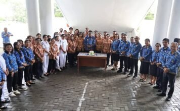 Bupati Umbu Lili Pimpin Apel Kesadaran dan Potong Kue HUT Ke-52 PPNI Sumba Timur
